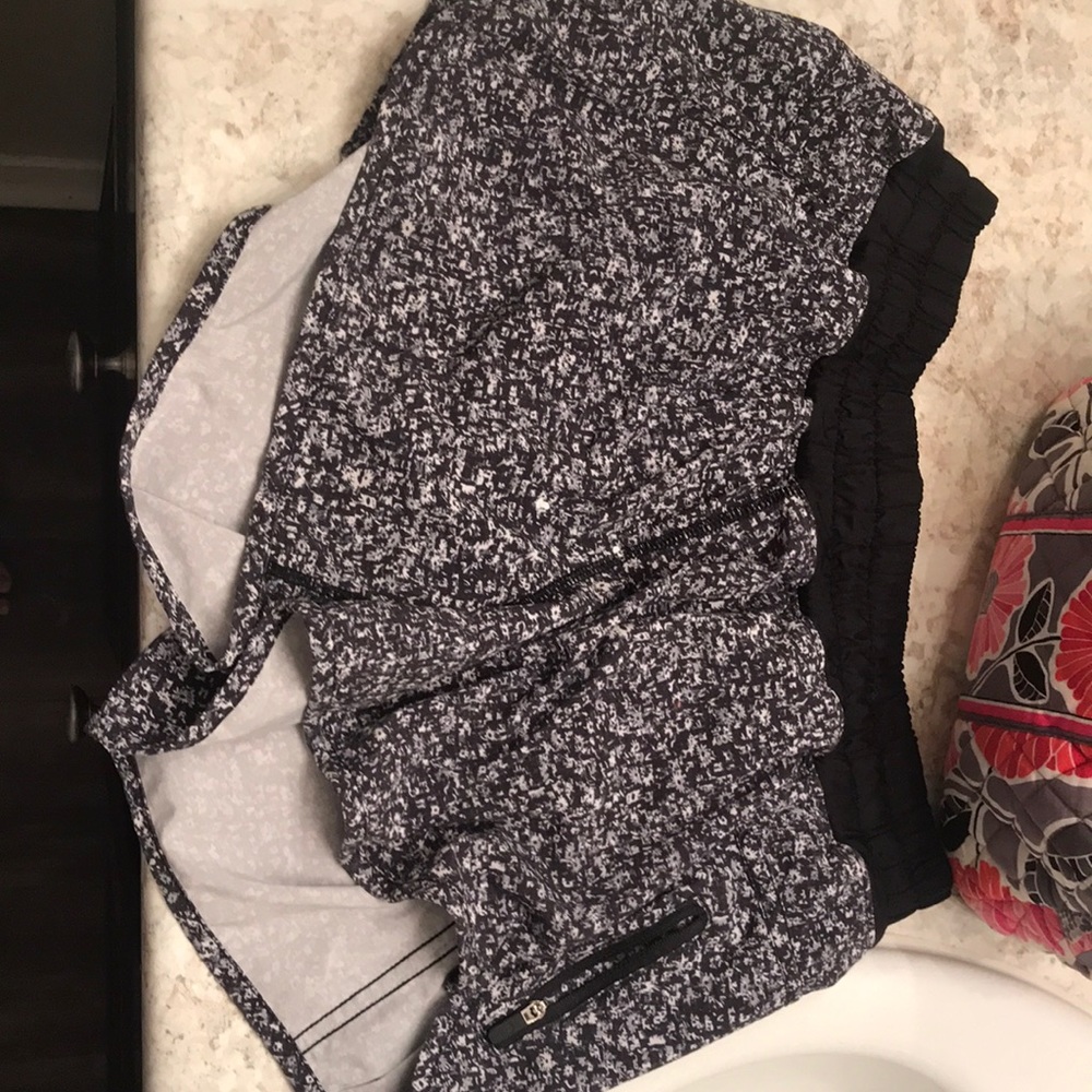 Lululemon shorts 🖤
